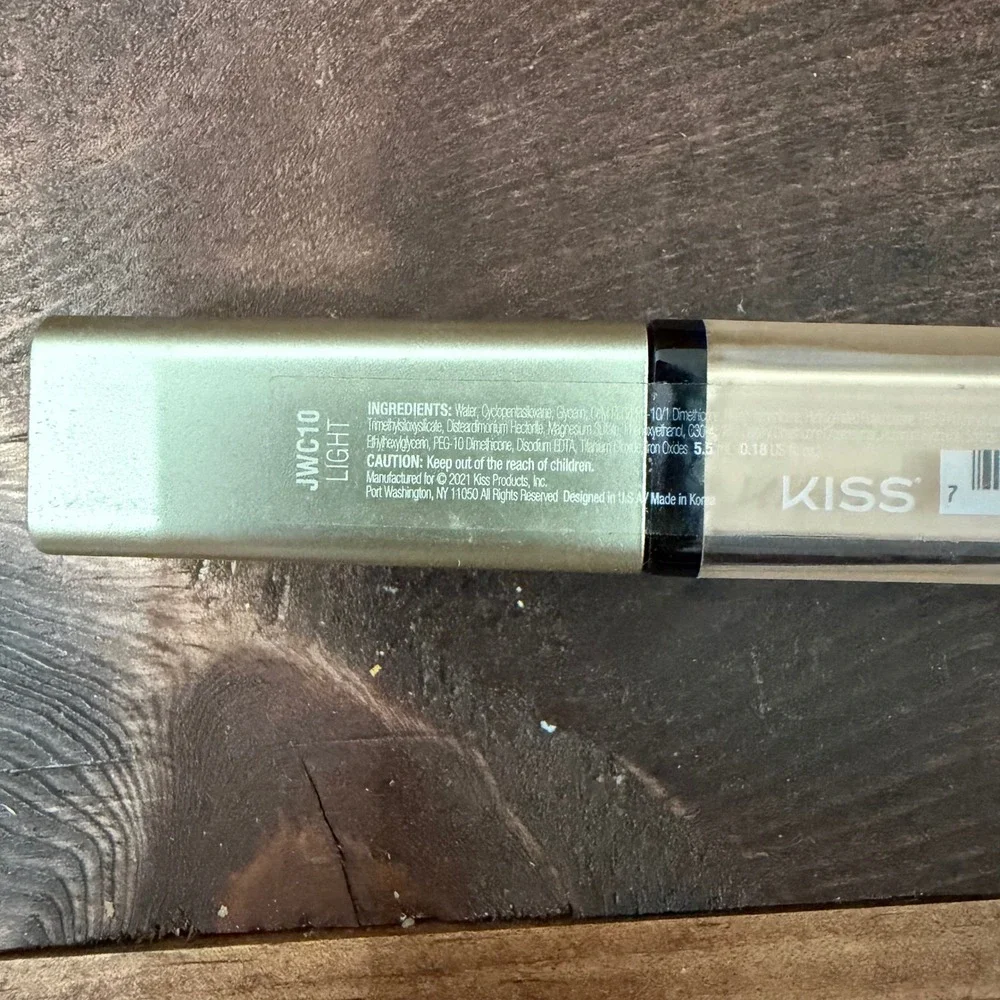 KISS Wand Me Up Concealer Light JWC10 Liquid Face Makeup 0.18 fl oz New Sealed
